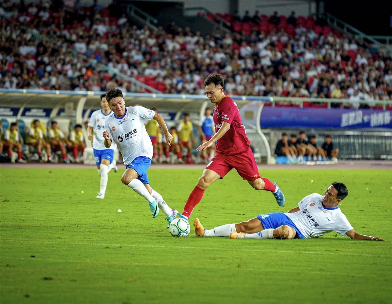 九游体育在线-中国职业足球联赛赛事燃情一幕