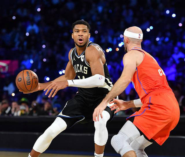 关于雄鹿客场取胜,字母哥发挥全面砍下三双的信息 关于雄鹿客场取胜,字母哥发挥全面砍下三双的信息